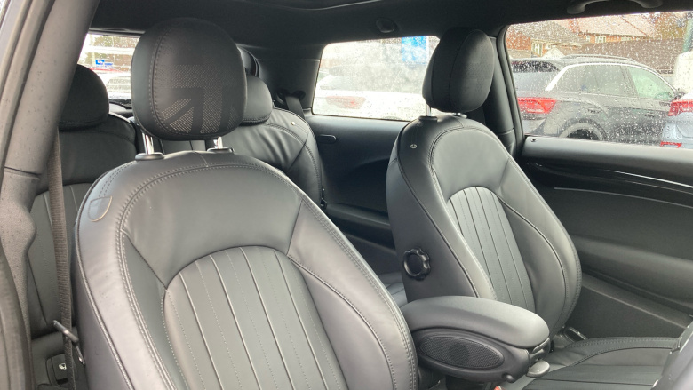 MINI Hatchback 135kW Cooper S Level 3 33kWh 3dr Auto Electric Hatchback